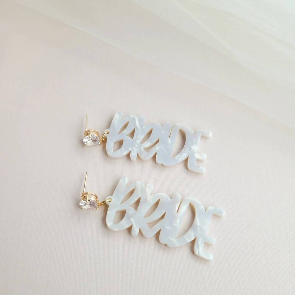 NEW SPIFFY & SPLENDID women's bride earrings in white